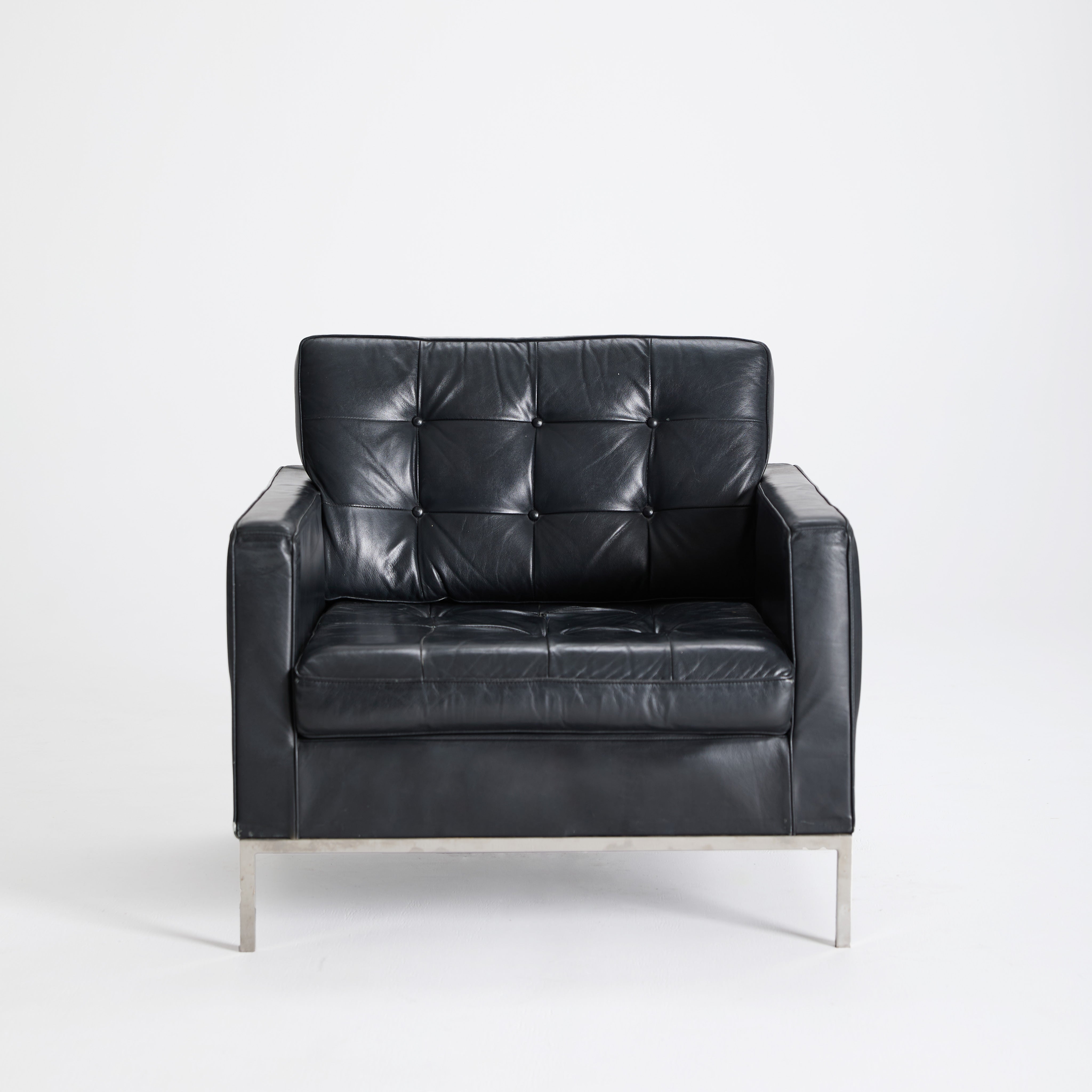 Black Leather Lounge Chair