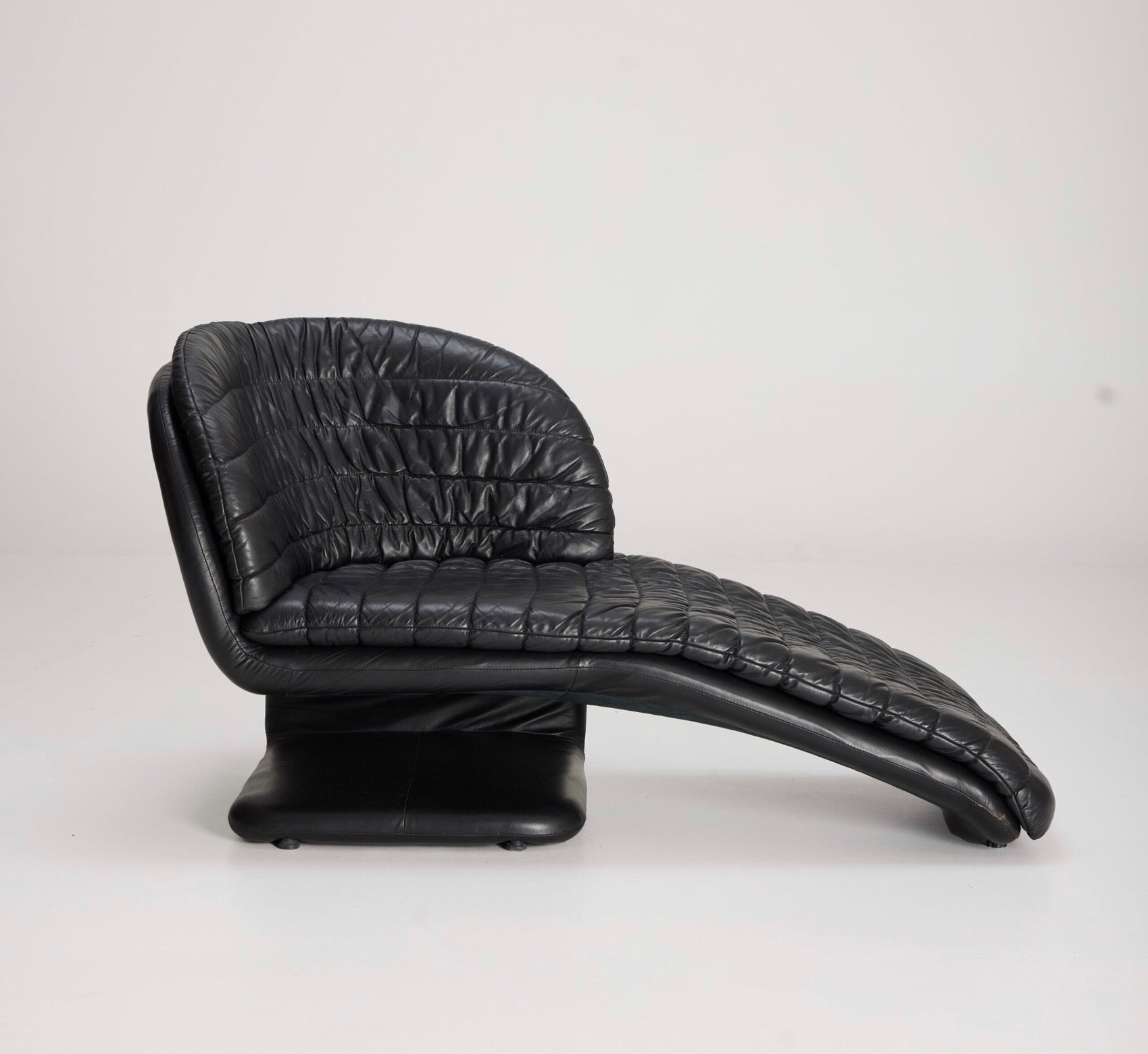 Ainsley Black Chaise Lounge